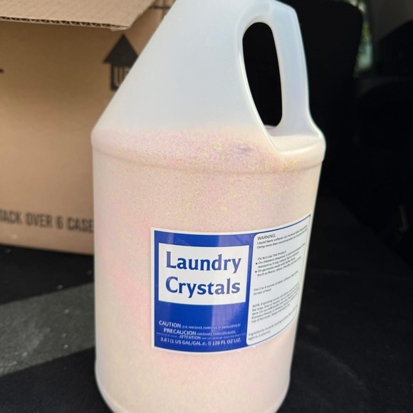 Laundry Crystals in White Container - Picture 1 of 1